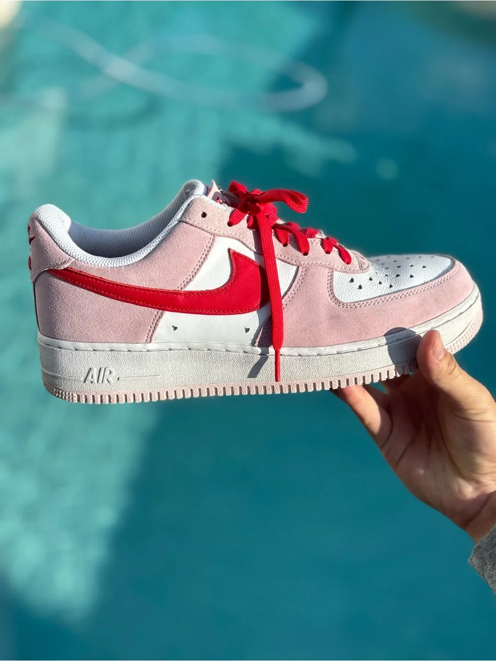 Nike Valentine’s Pink & Red Low-Top Sneaker